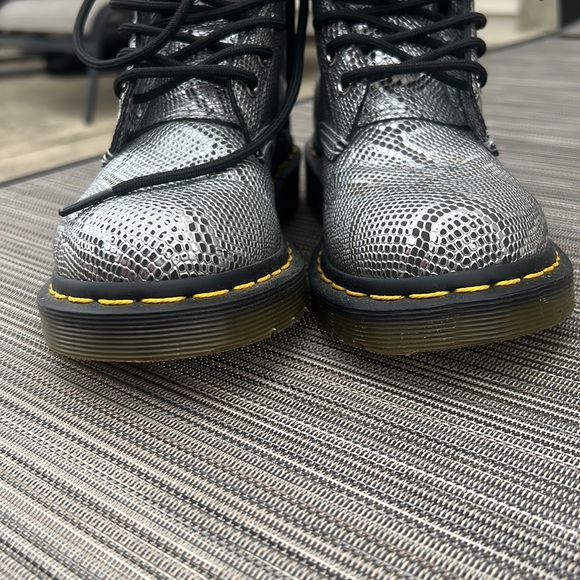 NWOB Dr Martens V Pascal Vegan Metallic Embossed Snake Print Boots Size 5-6 36EU - Picture 6 of 11
